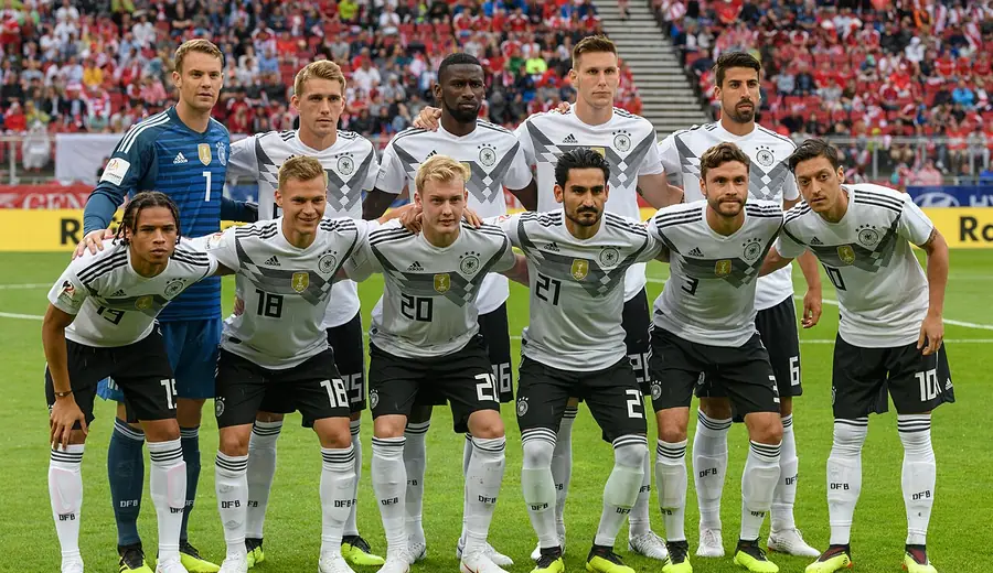 Kunstrasen vs. Naturrasen bei Fußballwetten: Belagseinfluss