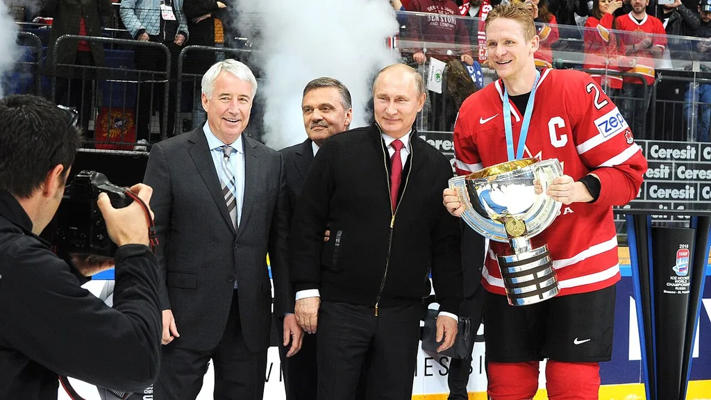 Avangard Omsk besiegt Neftekhimik Nizhnekamsk 4:3 im Blinov Cup